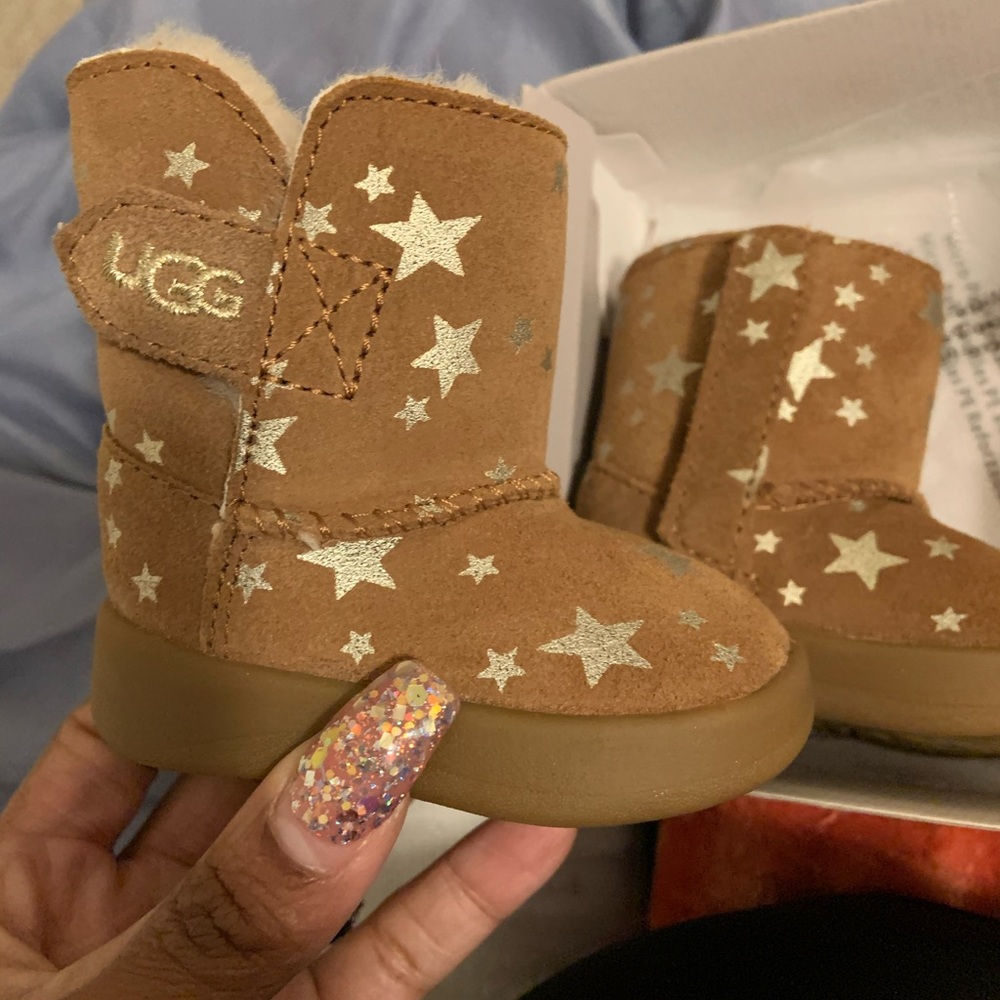 Infant Ugg Booties w/ Stars (Size 0/1 = 0-6 mths)